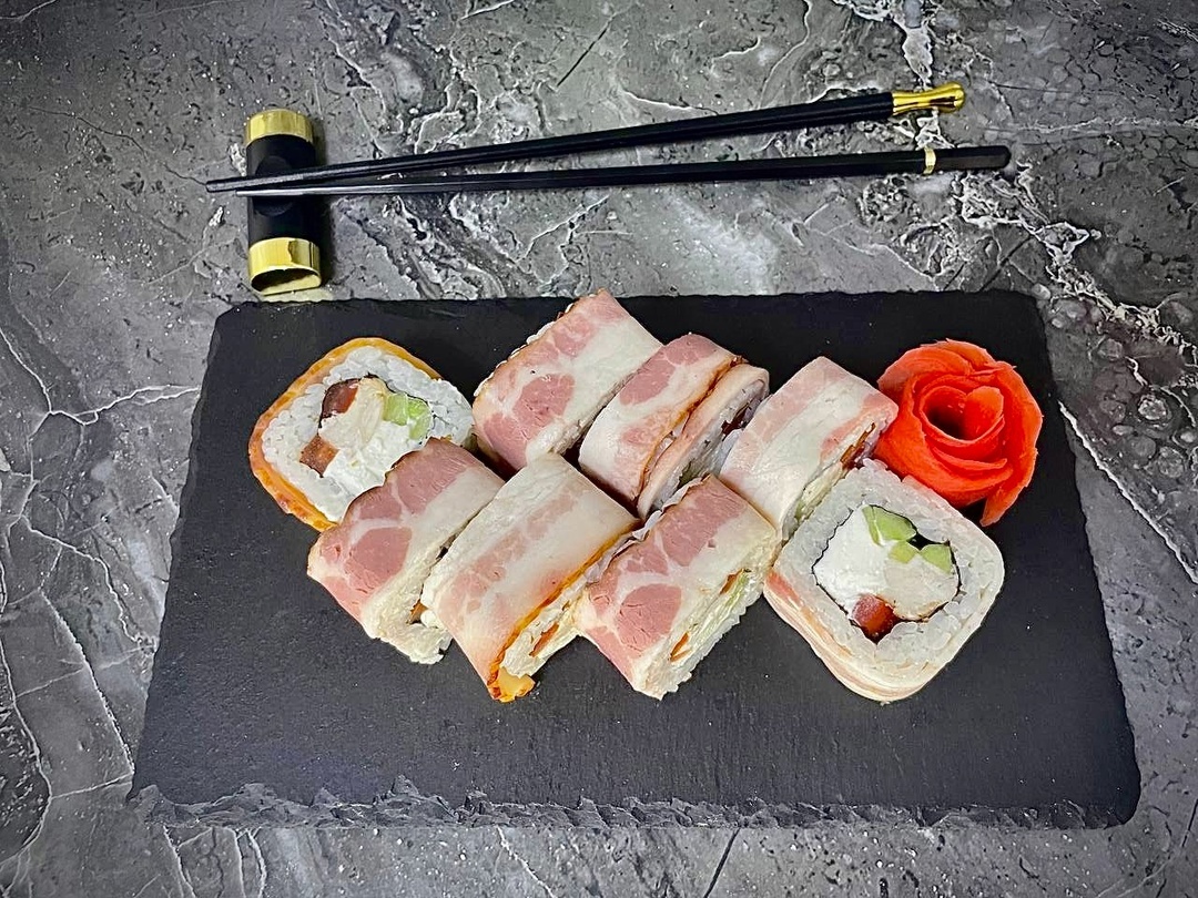 Ролл с Беконом